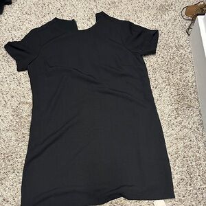 Lulu’s black dress